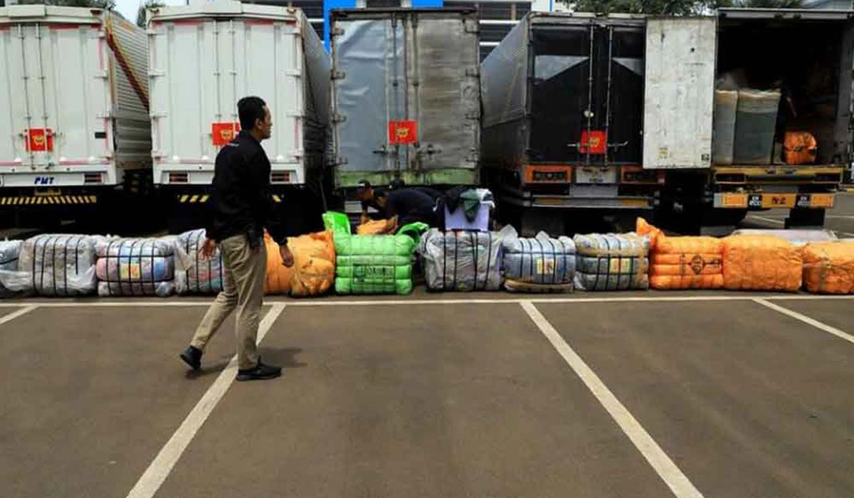 Bea Cukai Terima Rp500 Juta Per Kontainer Thrifting Ilegal Pasar Senen