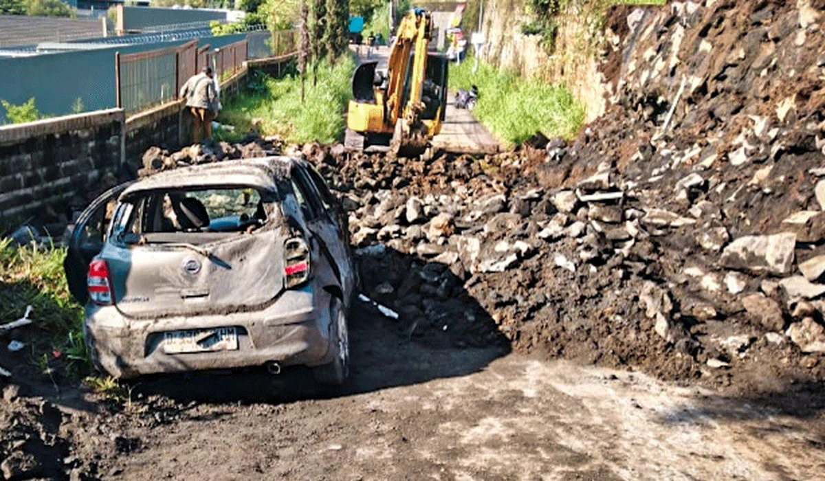 Hujan Lebat Sebabkan Longsor di Bandung Barat, Jalan Utama Tertutup