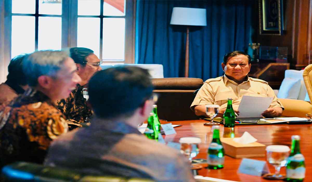 Prabowo Sigap! Langsung Kumpulkan Menteri di Hambalang Usai Tinjau Bencana