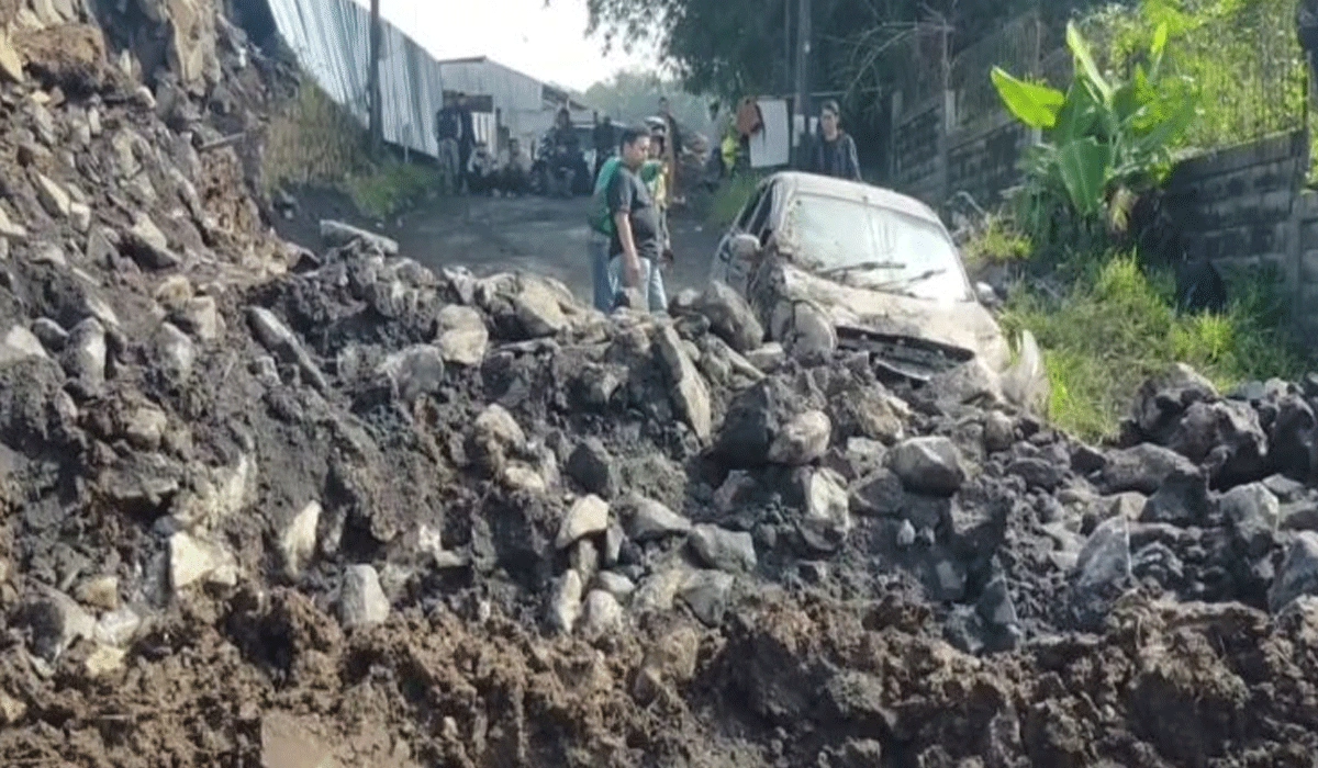Dampak Longsor Terhadap Aktivitas Masyarakat