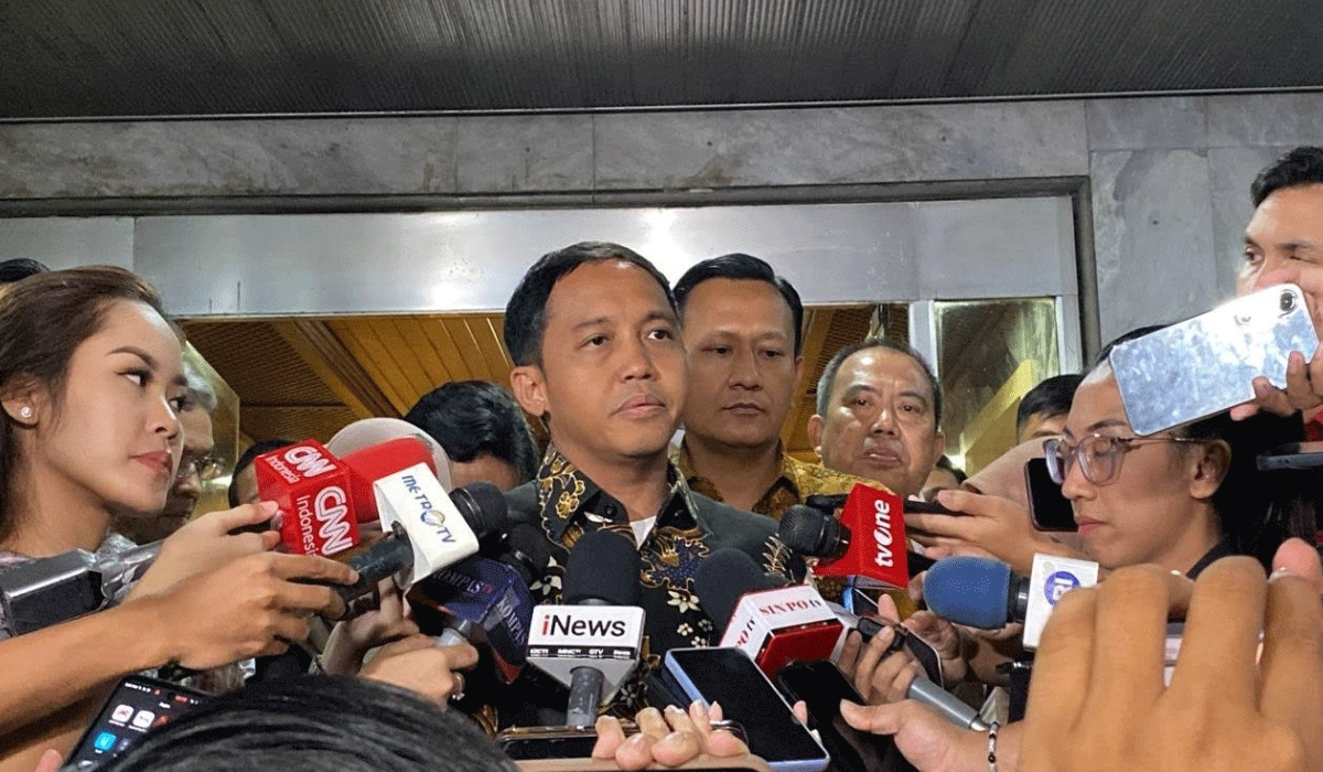 Kayu Gelondongan Misterius Sumatera Menhut Janji Bongkar Dalang Bencana