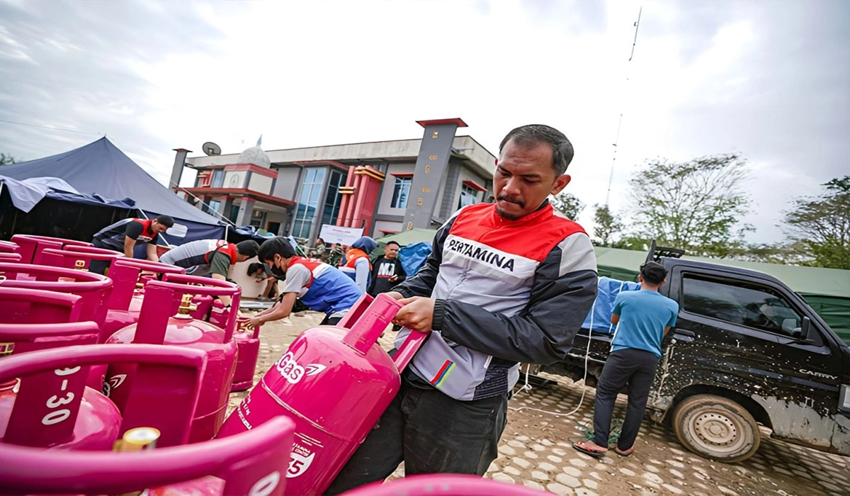Pertamina Kirim 983 Tabung LPG Bantu Dapur Umum Korban Banjir Sumatera